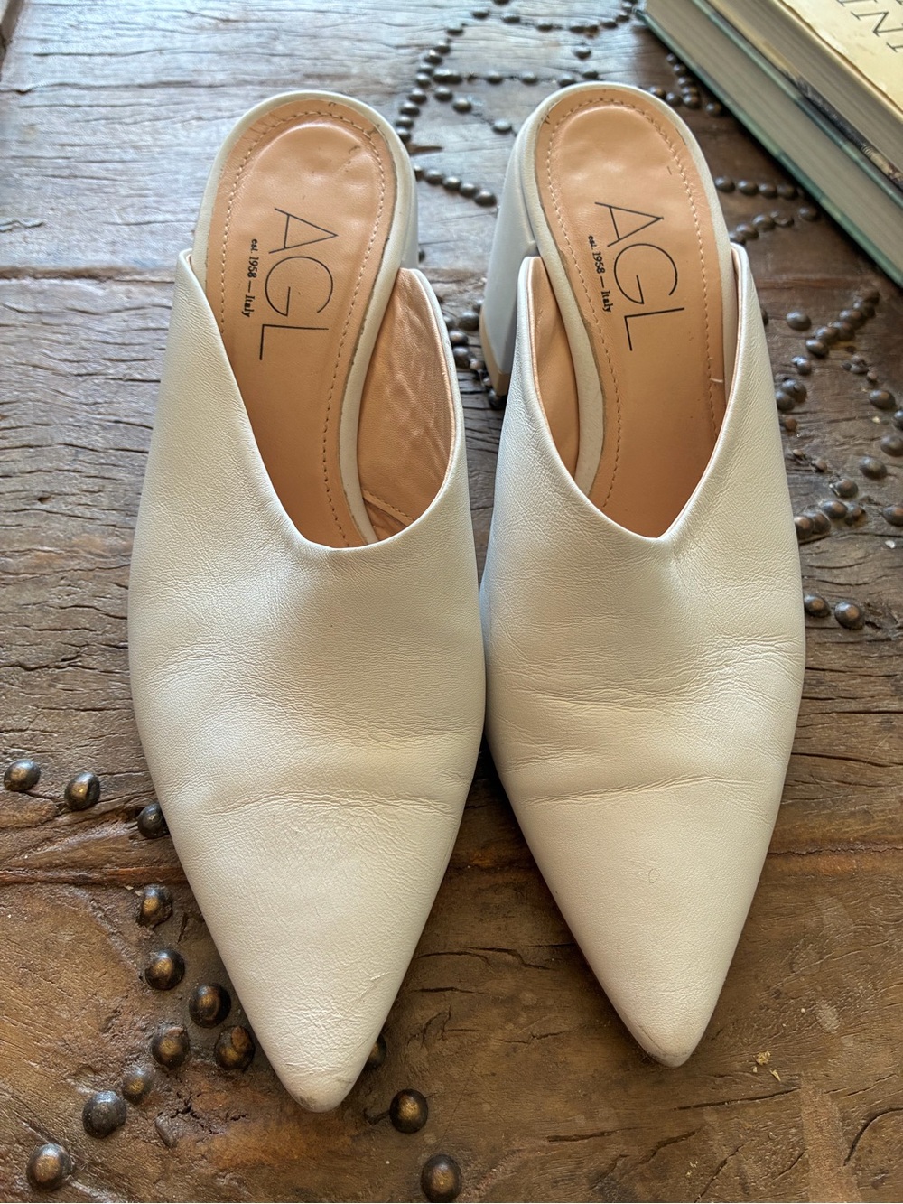 AGL White Pointed-Toe Leather Slip-On Mules